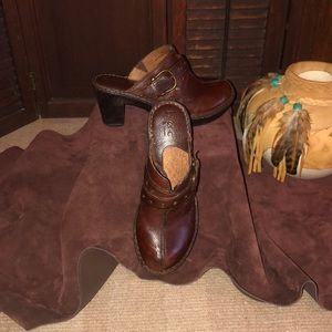 BOC brown leather clogs